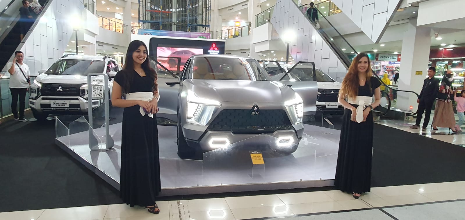 Suasana pameran Mitsubishi XFC Concept  di Mall Palembang Trade Centre (PTC).
