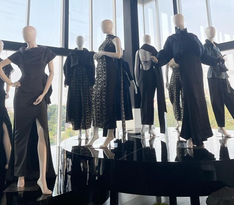 Busana koleksi Renkai