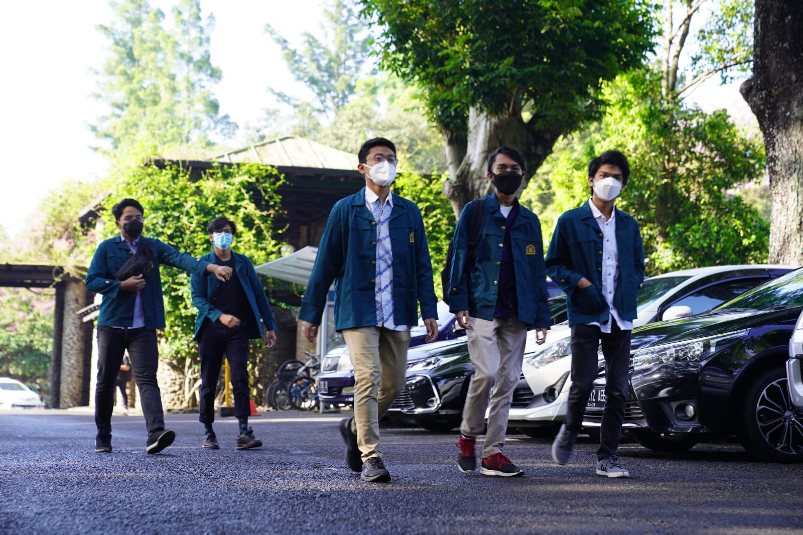 Sejumlah mahasiswa tengah beraktivitas di Kampus Institut Teknologi Bandung