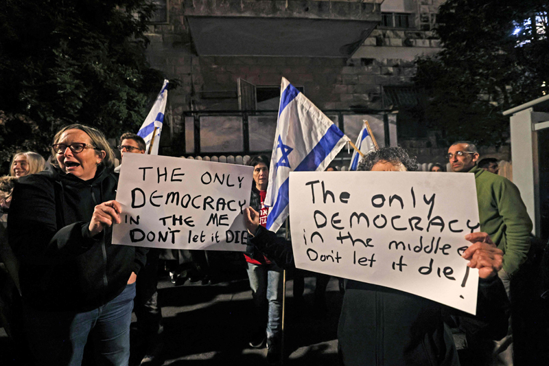 setelah aksi penolakan, pemerintahan sayap kanan dan partai-partai oposisi akan melakukan pembicaraan reformasi peradilan.