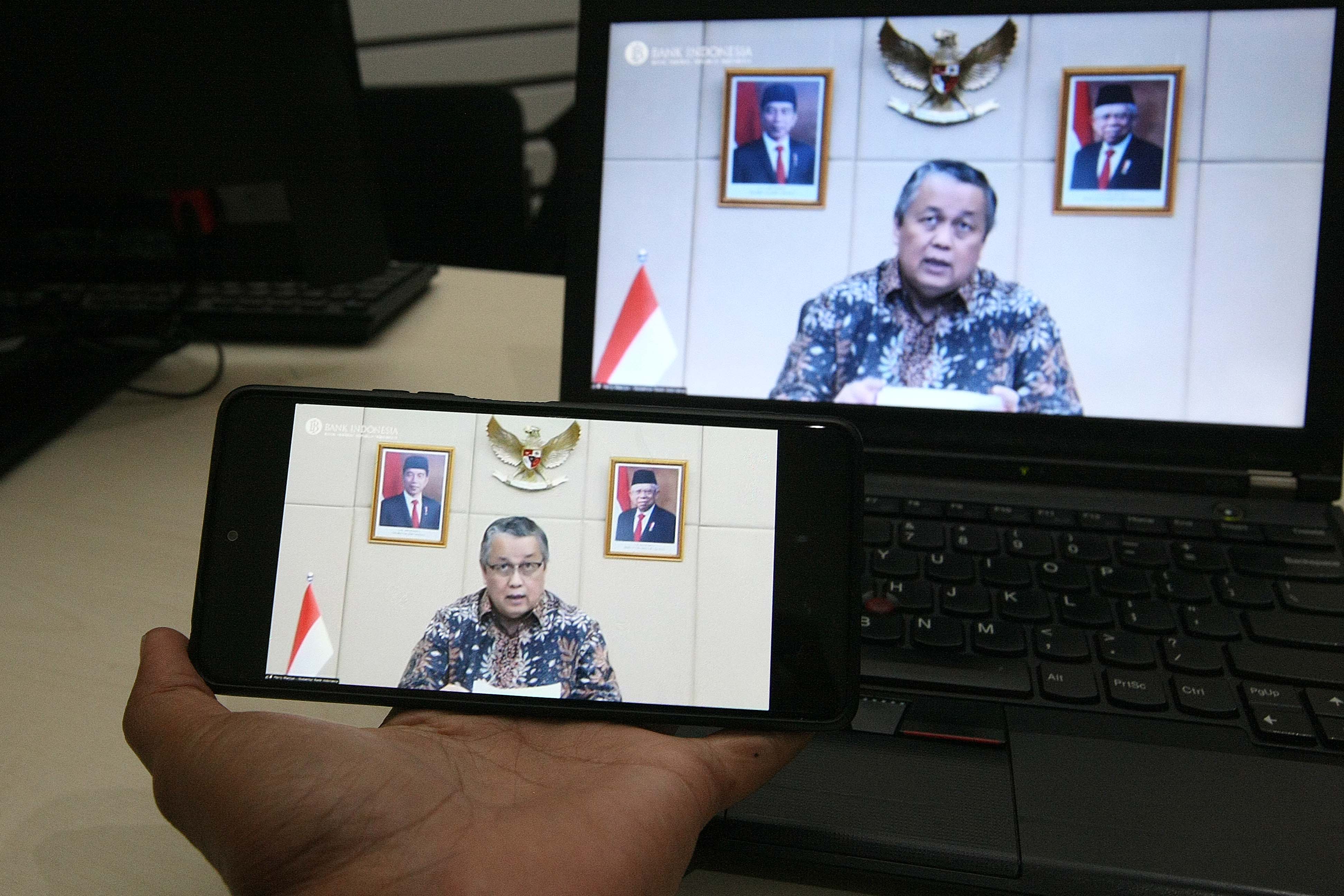 Gubernur Bank Indonesia (BI) Perry Warjiyo menyampaikan paparan secara virtual