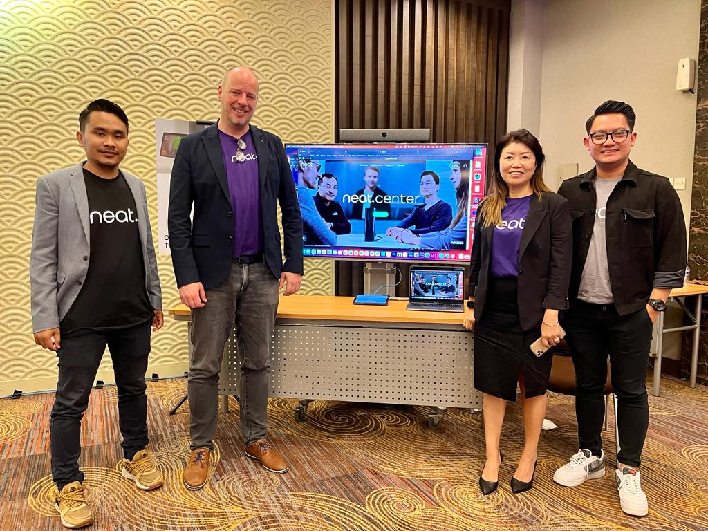 Acara penandatanganan kerja sama antara Aquila Data Indonesia dan Neat, dari Norwegia di Jakarta, Rabu (8/3).