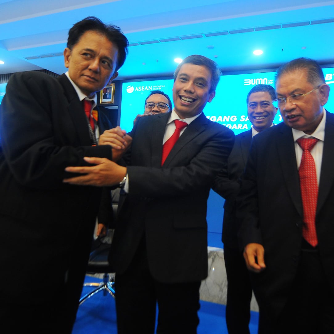 Komisaris Utama Bank BTN Chandra M Hamzah (kiri) bersama Dirut terpilih Nixon LP Napitupulu (tengah) dan Wakomut  Iqbal Latanro usai RUPST.