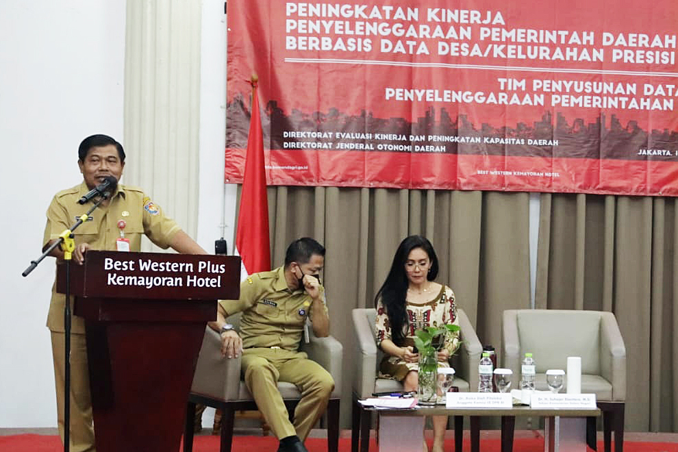 Sekjen Kemendagri Suhajar Diantoro, menyampaikan paparan dalam acara Peningkatan Kinerja Penyelenggaraan Pemerintah Daerah Berbasis Data 