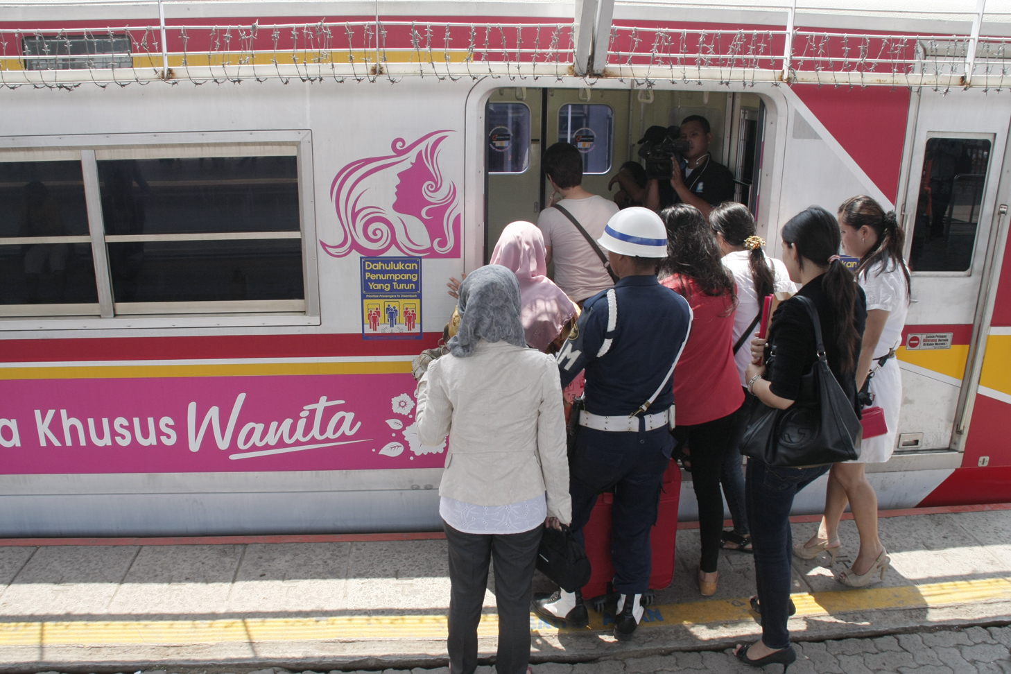 Kabar Gembira, MRT Hadirkan Kembali Kereta Khusus Wanita