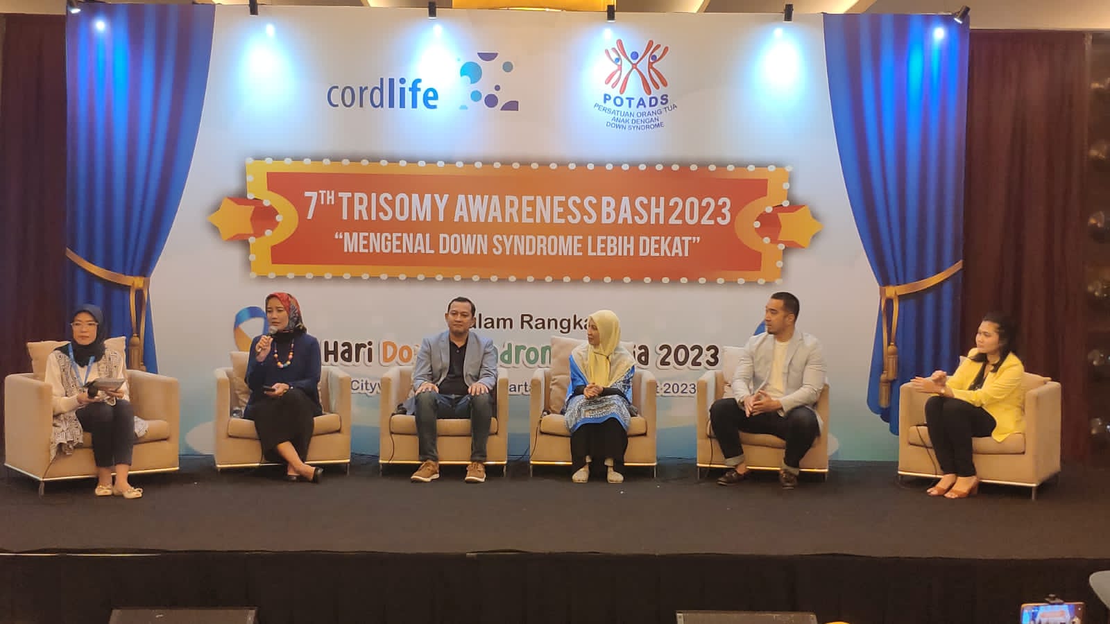 Sesi talkshow bersama mengenai skrining awal kehamilan dengan non-invasive prenatal test pada acara Trisomy Awareness Bash 2023.