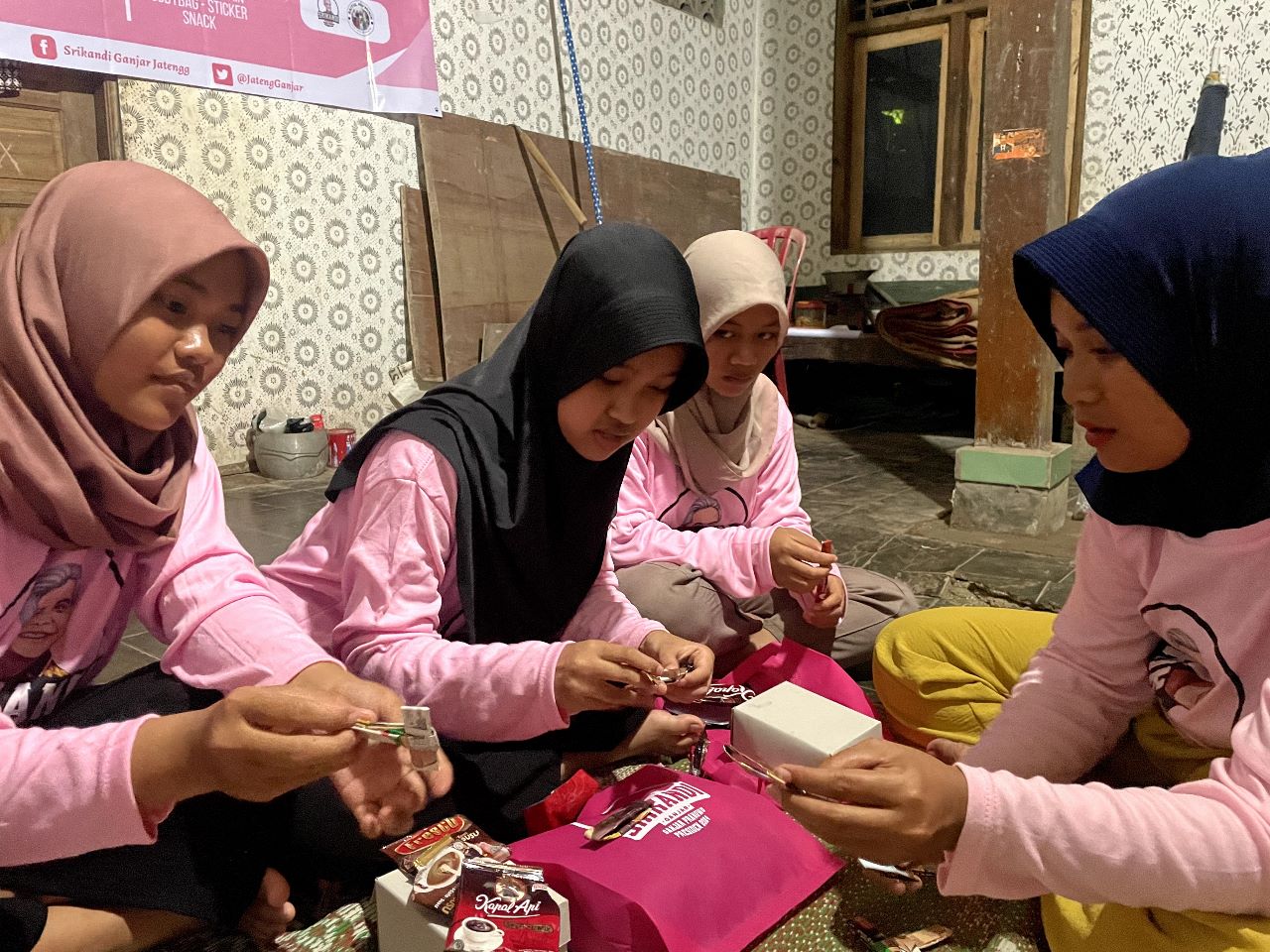  Srikandi Ganjar Jateng menggelar kegiatan pelatihan mengelola limbah plastik pada Selasa (28/3) di Kabumen, Jawa Tengah.