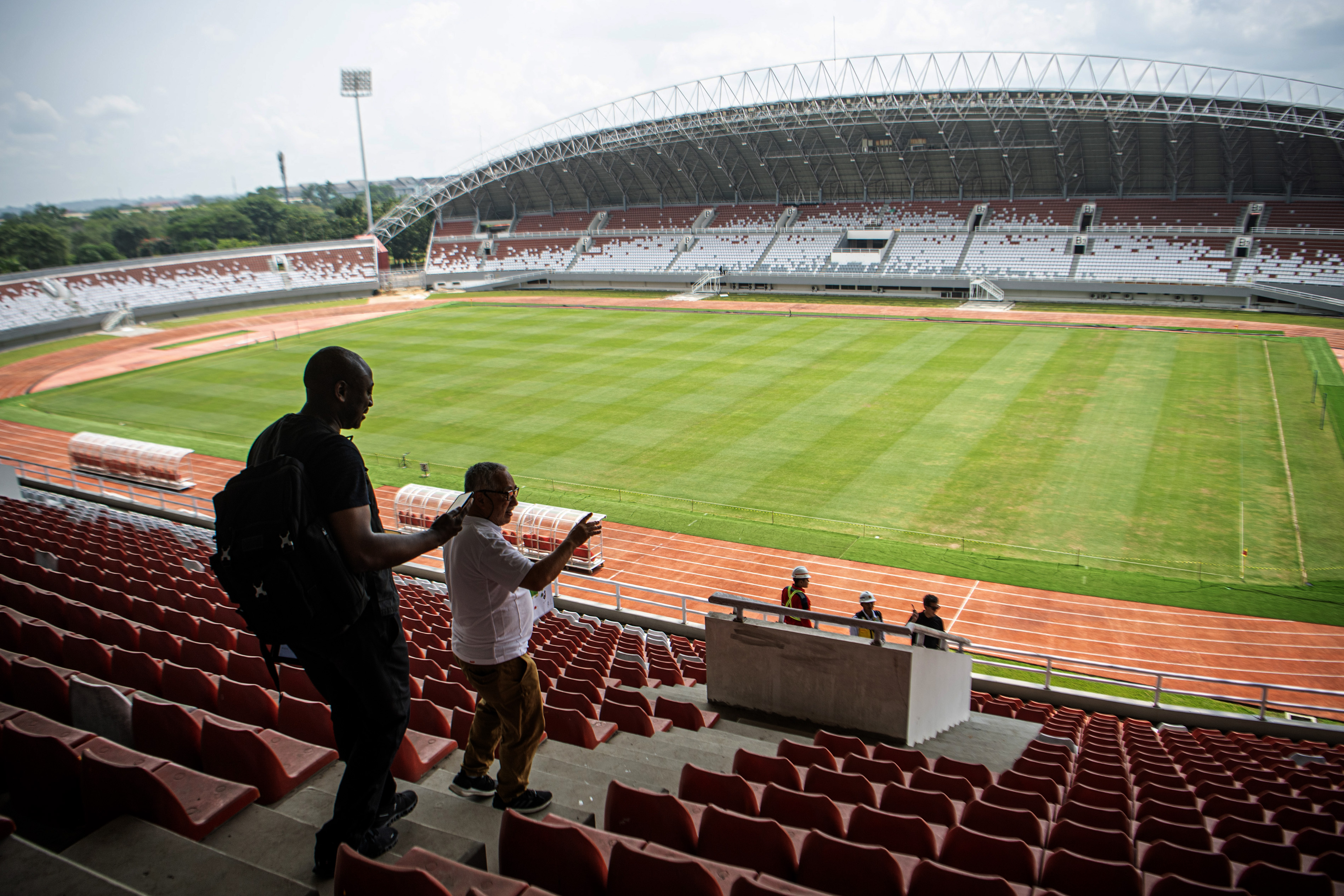 Perwakilan delegasi FIFA meninjau Stadion Gelora Sriwijaya Jakabaring (GSJ) di Jakabaring Sport City (JSC) Palembang, Sumatera Selatan