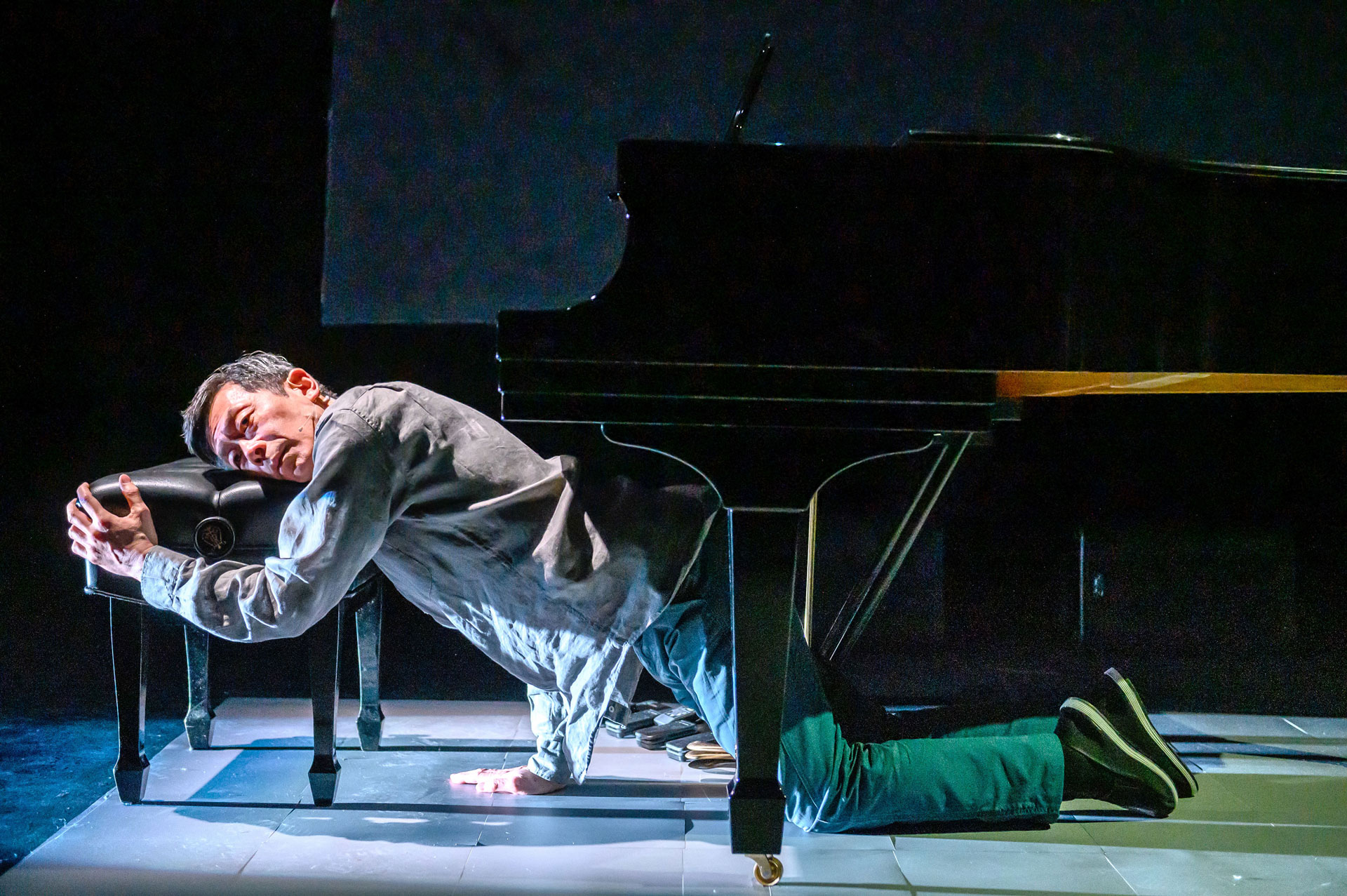 Njo Kong Kie akan menghadirkan pergelaran, I Swallowed a Moon Made of Iron, di Jakarta, pada 17 Maret 2023. 