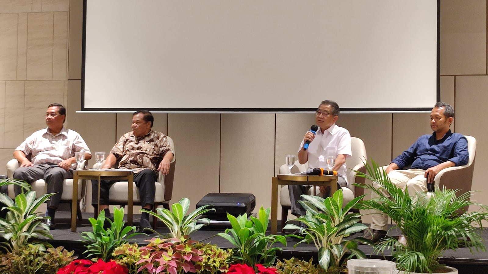 Kalangan industri hilir sawit berharap pemerintah memberi kebijakan untuk mengantisipasi dampak hambatan dagang di negara tujuan ekspor.