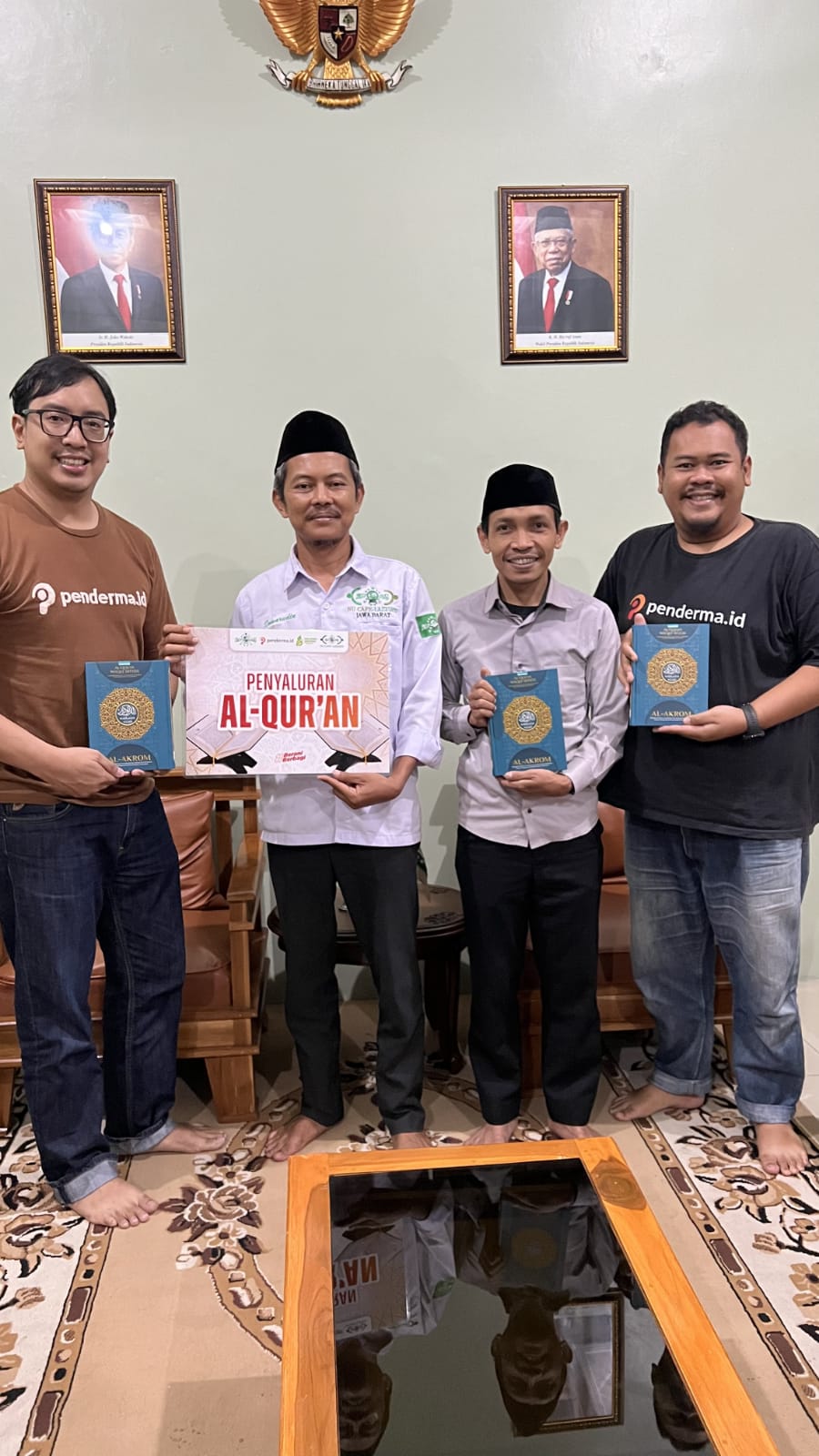 Penderma.id bersama Yayasan Nur Quran Indonesia dan Nahdlatul Ulama menyerahkan mushaf Quran
