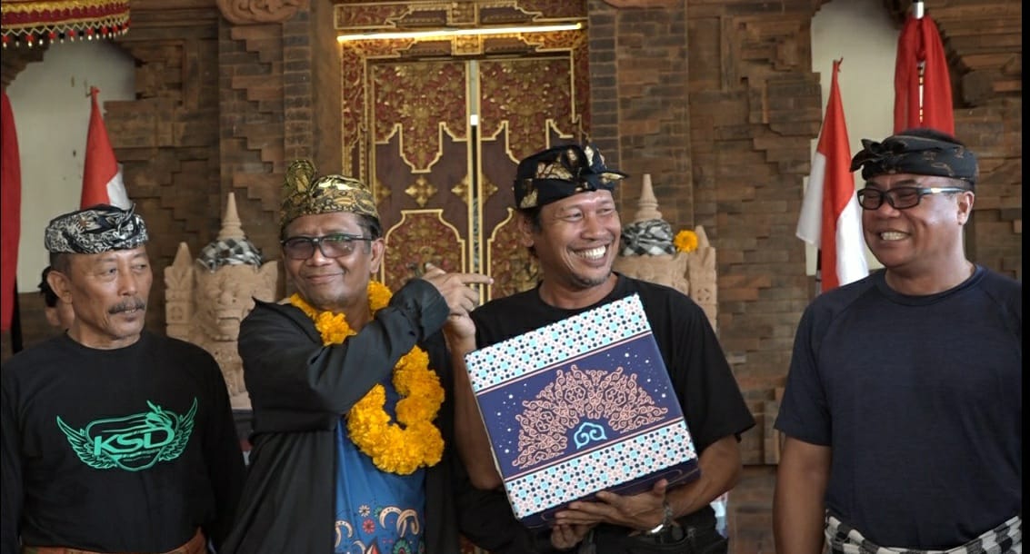 Menko Polhukam, Mahfud MD hadir dalam baksi sosial UII di Bali.