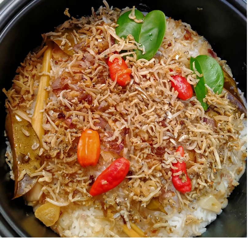 Nasi liwet ala rice cooker.