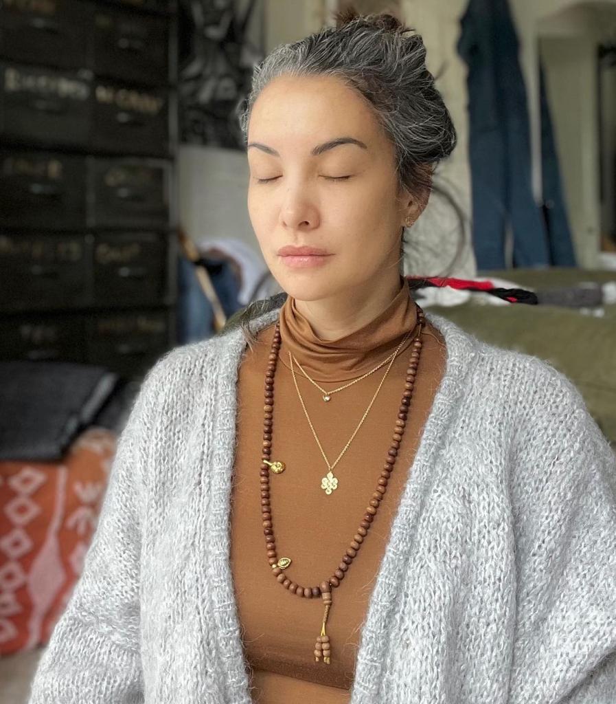 Model Nadya Hutagalung