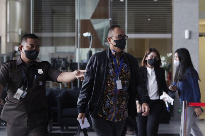 Mantan Kepala Bagian Umum di Kanwil DJP Jakarta Selatan II, Rafael Alun Trisambodo penuhi panggilan KPK  Sumber: https://mediaindonesia.com/