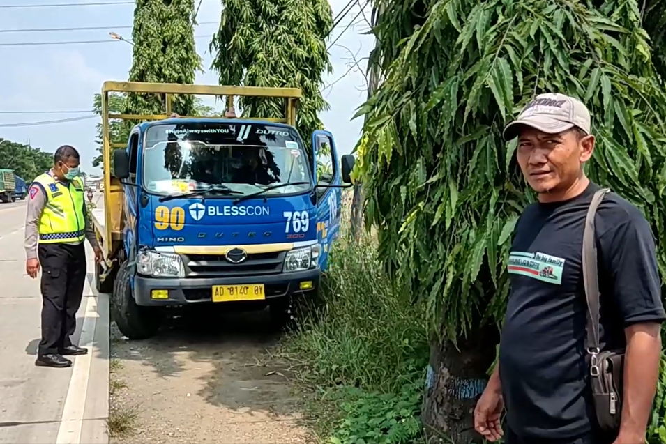 Truk yang terlibat dalam kecelakaan di jalur poros pantura Kabupaten Lamongan, Jawa Timur.