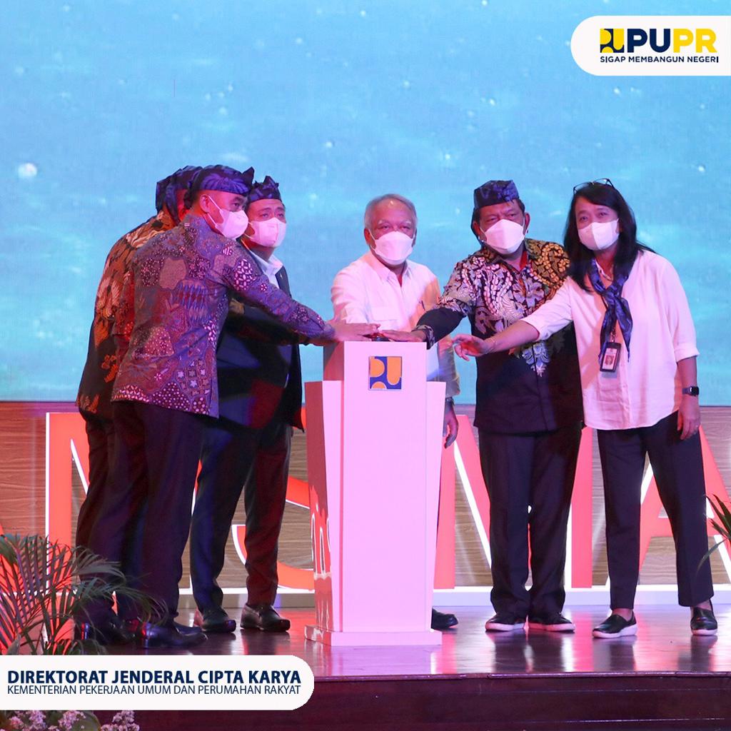 Menteri Basuki Hadimuljono menekan tombol Kick Off Meeting Pamsimas TA 2023, Selasa (7/3/2023) di Jakarta.