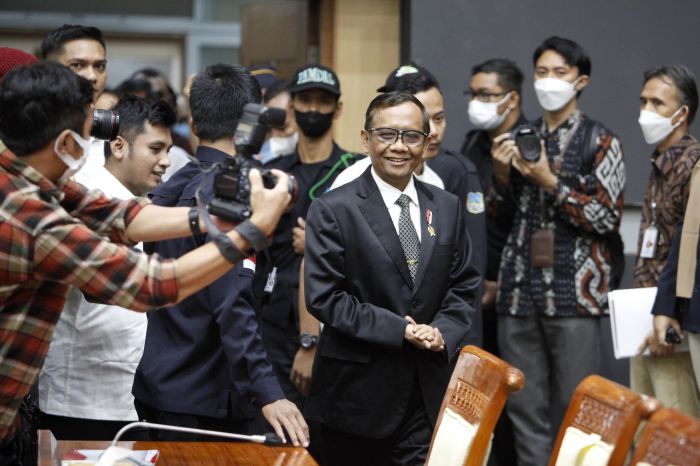 Menkopolhukam Mahfud MD hadir dalam rapat dengar pendapat umum (RDPU) dengan Komisi III DPR di Gedung Nusantara II