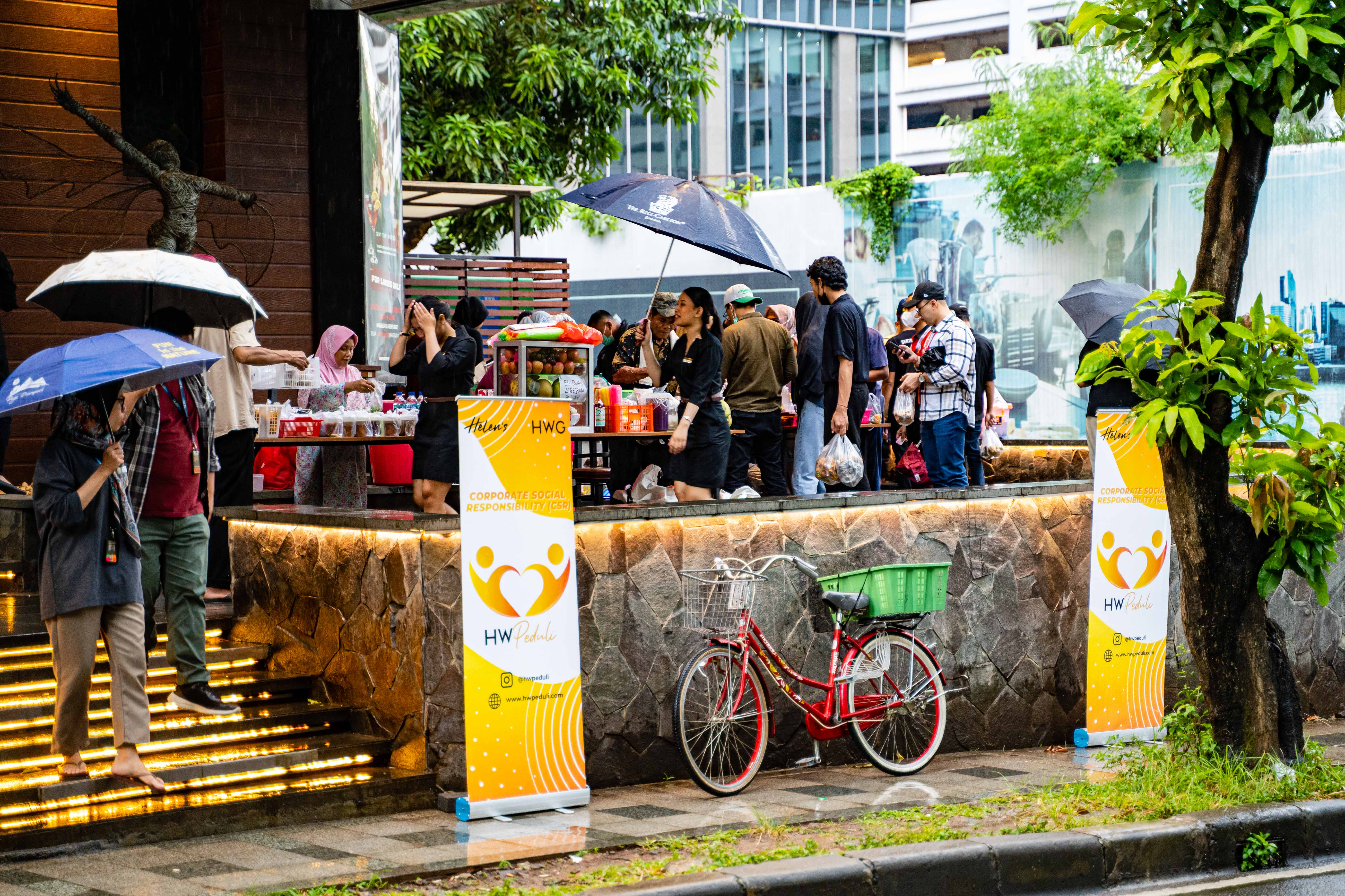 HW Peduli Dukung Para Pelaku UMKM dengan Gelar Pasar Takjil Gratis 