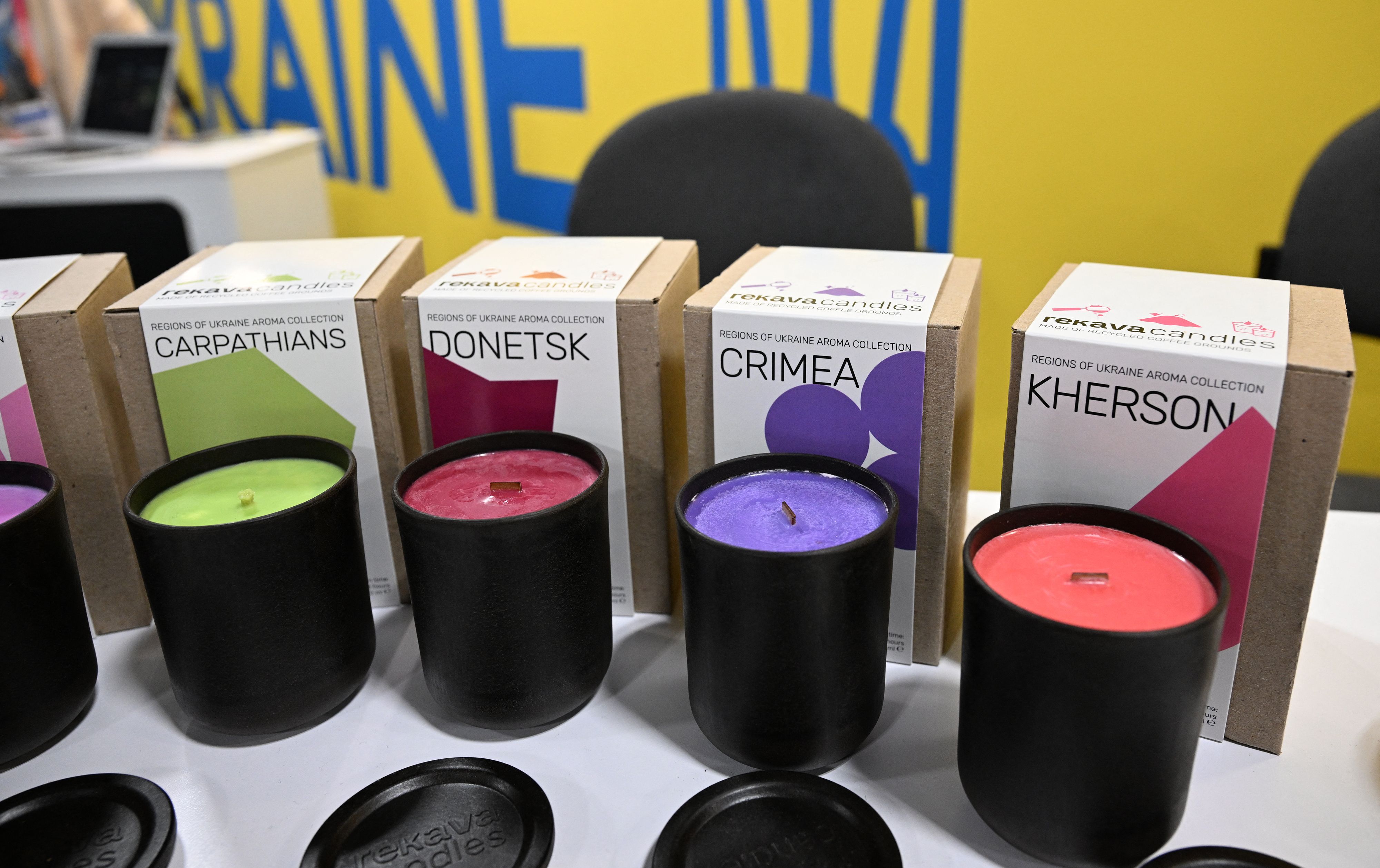 Tempat lilin yang terbuat dari bioplastik