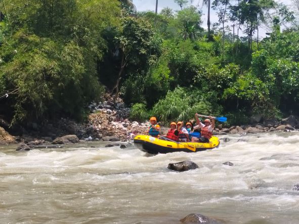 Sekda Kota Tasikmalaya, Ivan Dicksan melakukan survei lintasan arung jeram melalui Tasik Baseuh tahun 2023, Rabu (15/3/2023)