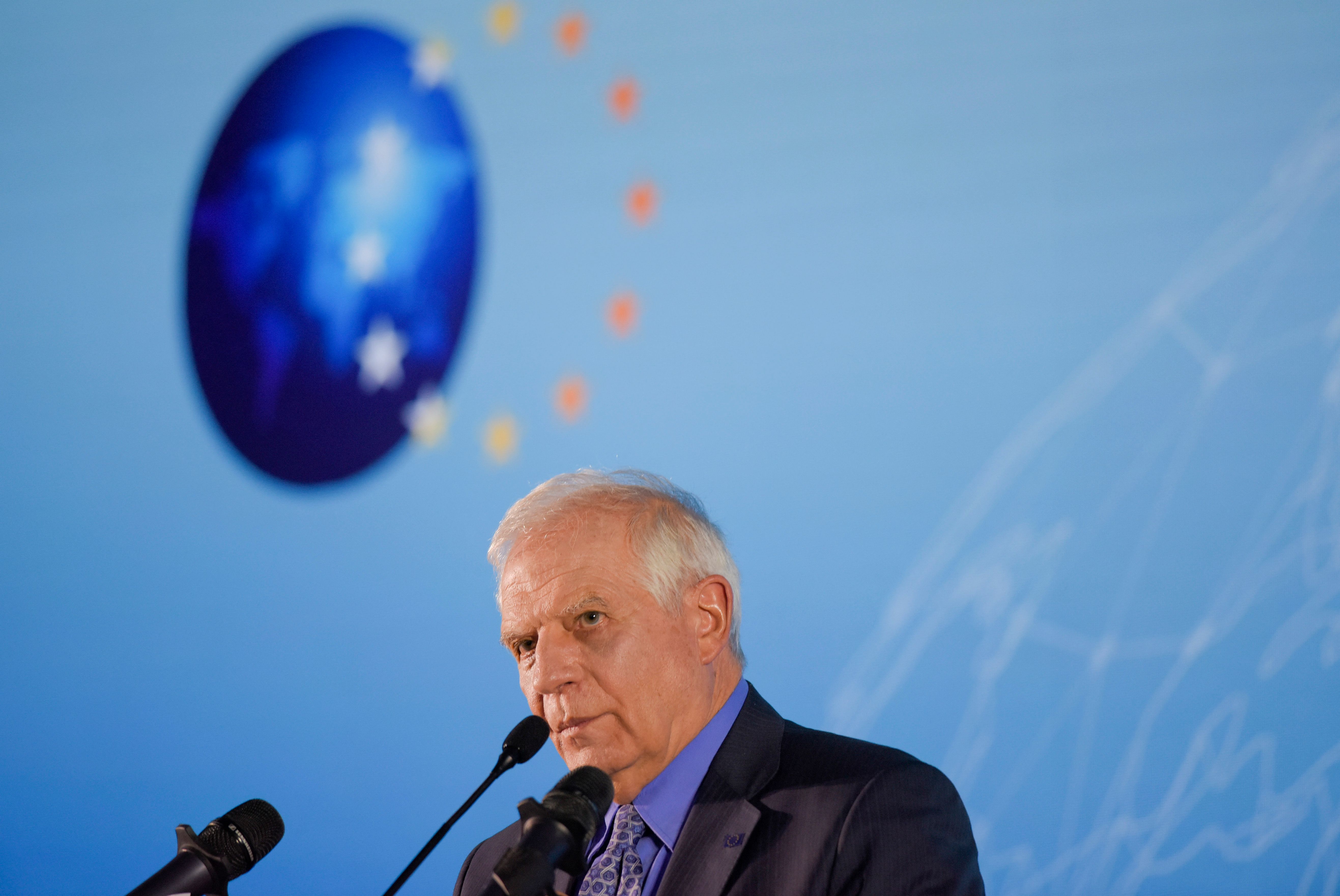 Kepala Kebijakan Luar Negeri Uni Eropa Josep Borrell saat mengumumkan gagalnya kesepakatan damai Kosovo dan Serbia, Sabtu (18/3).