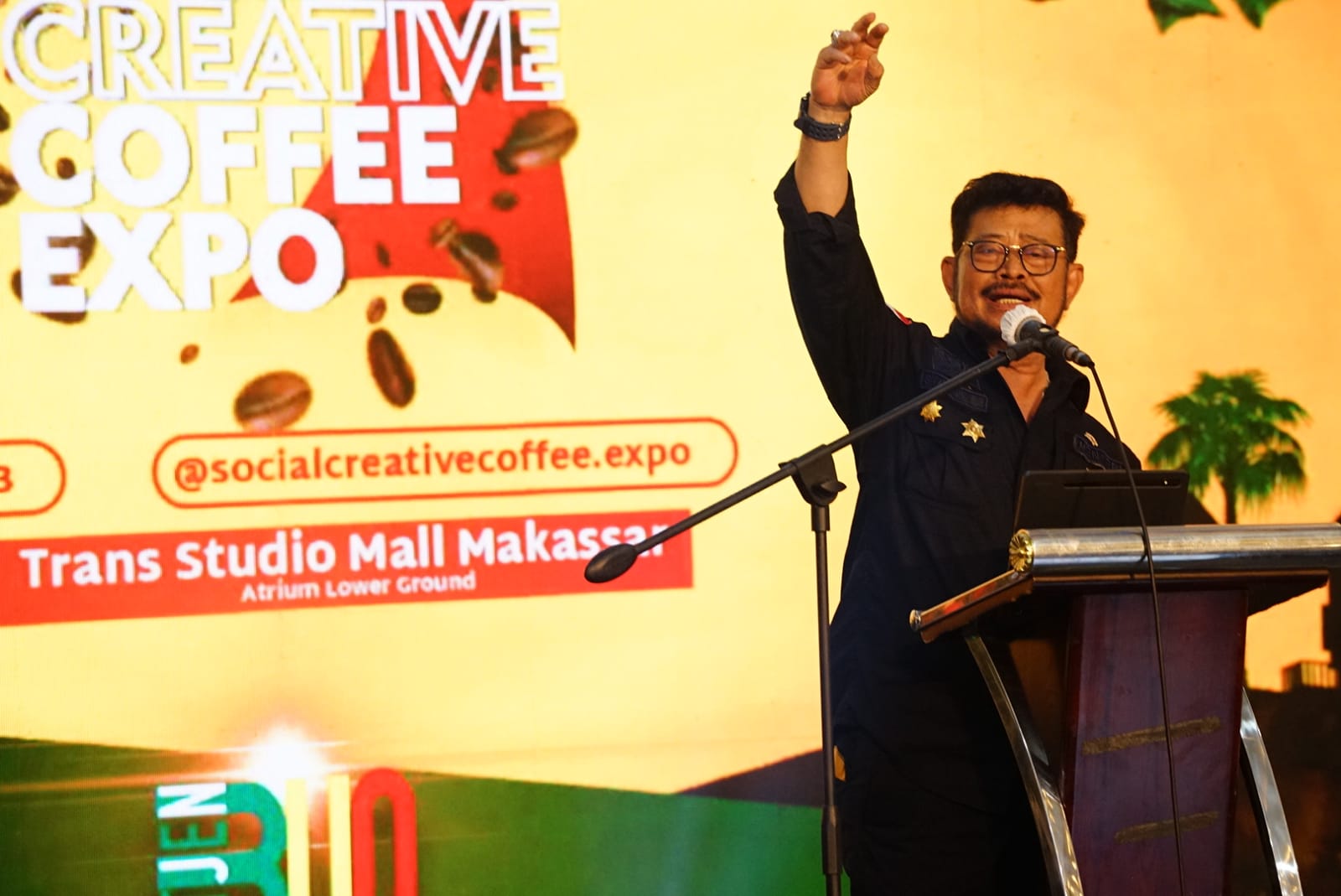 Mentan SYL menghadiri Social Creative Coffee Expo sekaligus Launching Kopi Komandan di Trans Studio Makasar, Sulsel, Minggu (12/3).