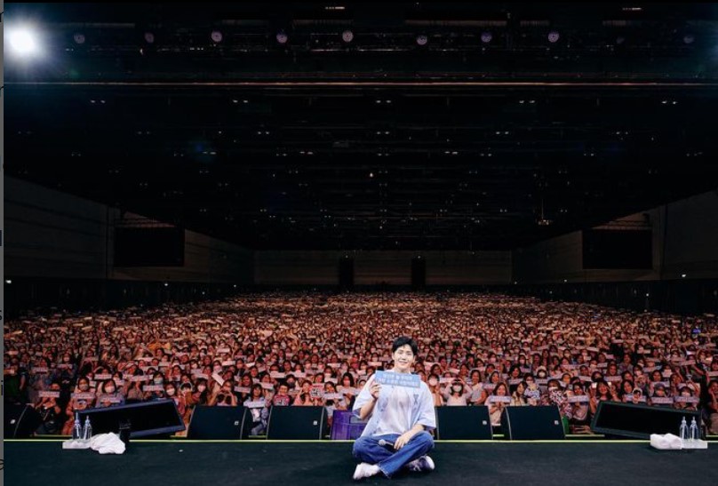 Aktor Korea Selatan Kim Seon Ho kala menghadiri temu penggemar di Bangkok, Thailand.