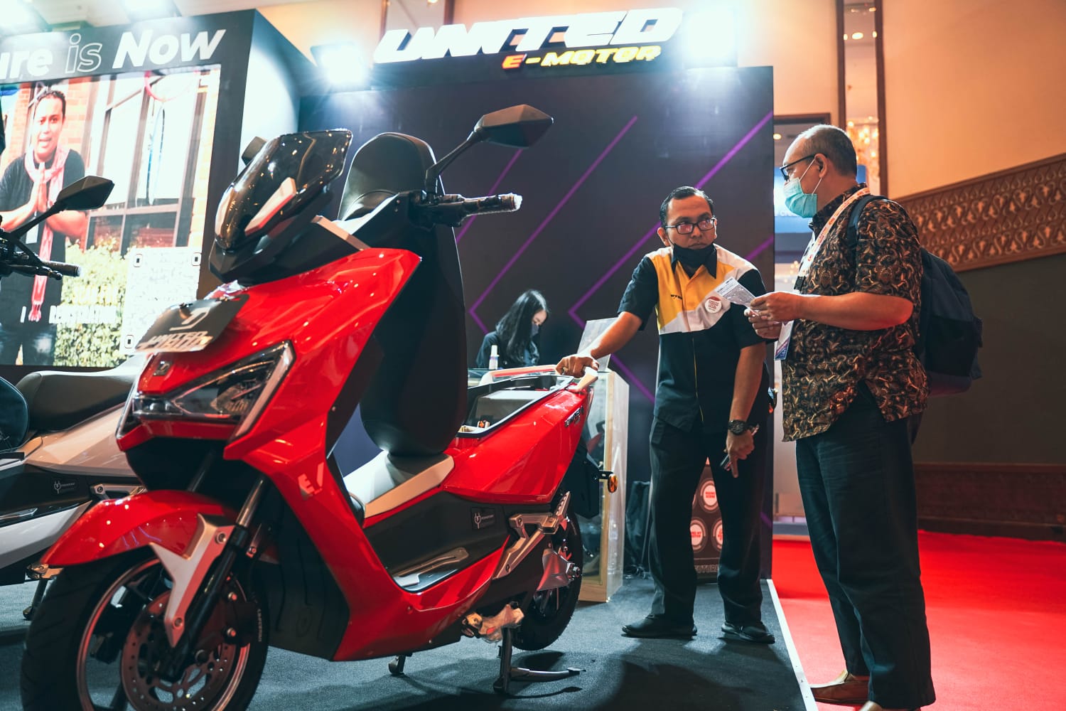 Sepeda motor listrik produk United mengandung tingkat komponen dalam negeri (TKDN) di atas syarat minimal tersebut 40%.
