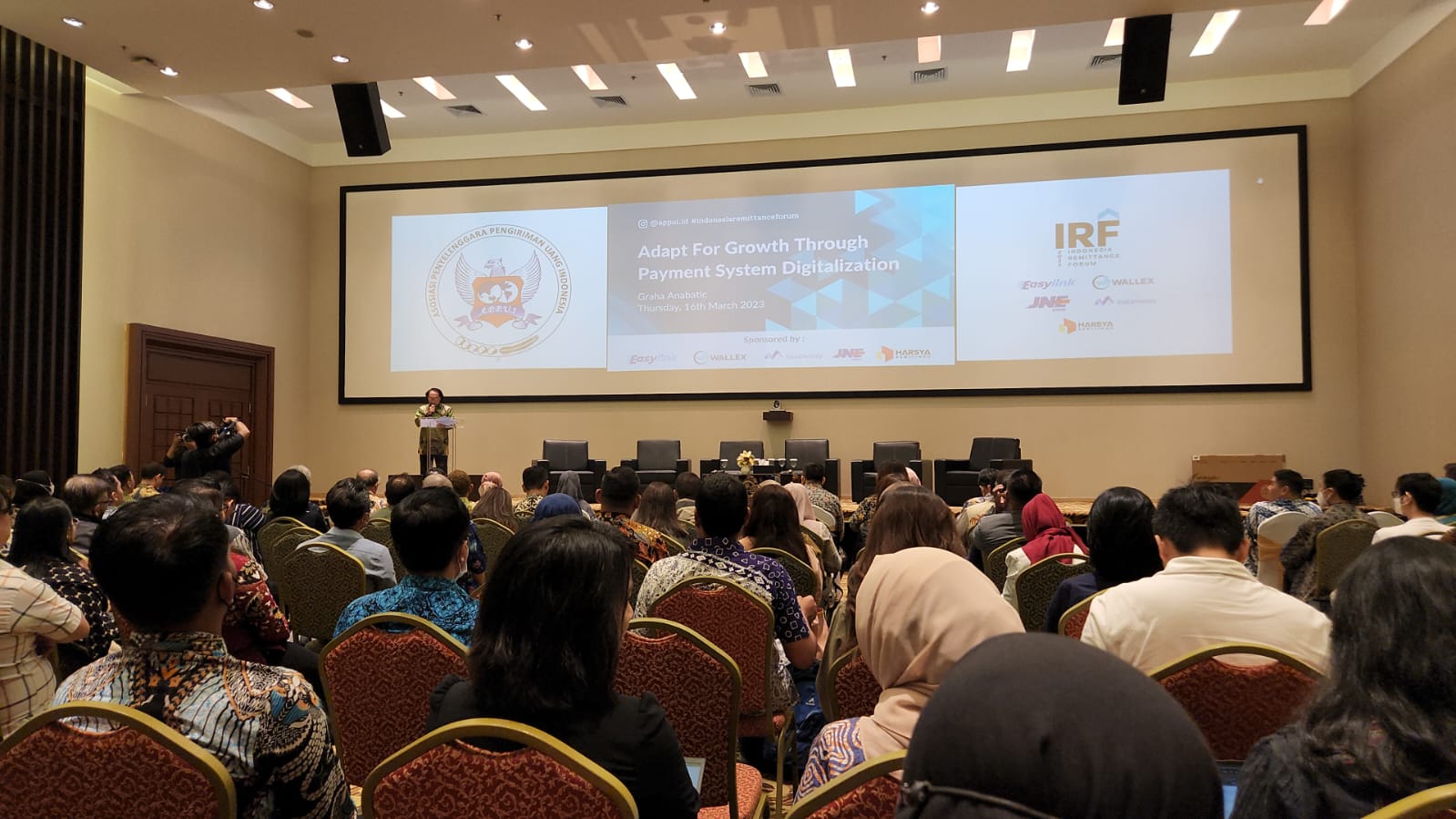 Suasana pertemuan Indonesia Remittance Forum 2023, yang dihadiri oleh anggota asosiasi, Bank Indonesia dan PPATK di Serpong, Banten, Kamis (