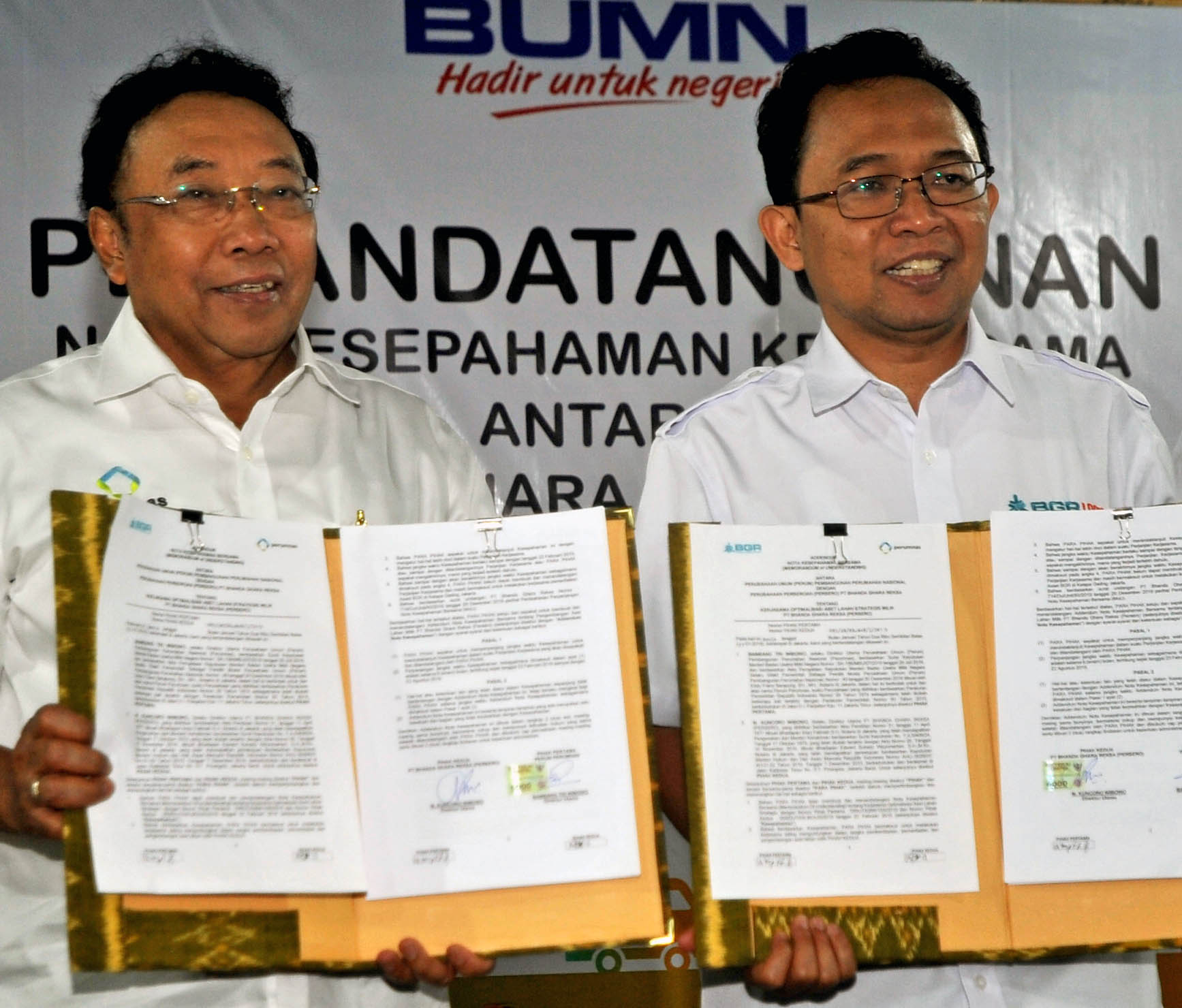 M. Kuncoro Wibowo (kanan) saat masih menjabat sebagai Direktur Utama PT Bhanda Ghara Reksa (Persero), Senin (21/1/2019)