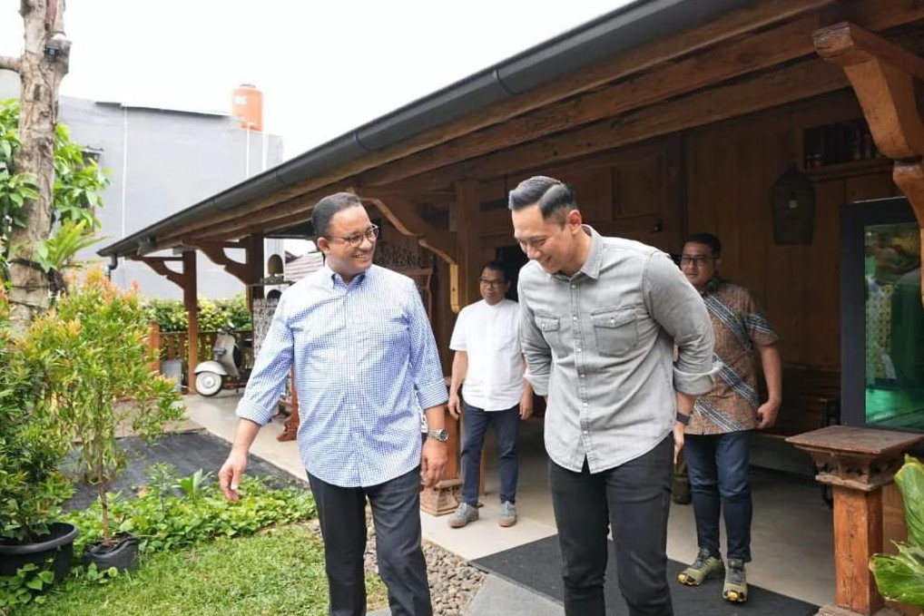 Ketua Umum Partai Demokrat Agus Harimurti Yudhoyono (kanan) saat berkunjung ke kediaman Anies Baswedan.