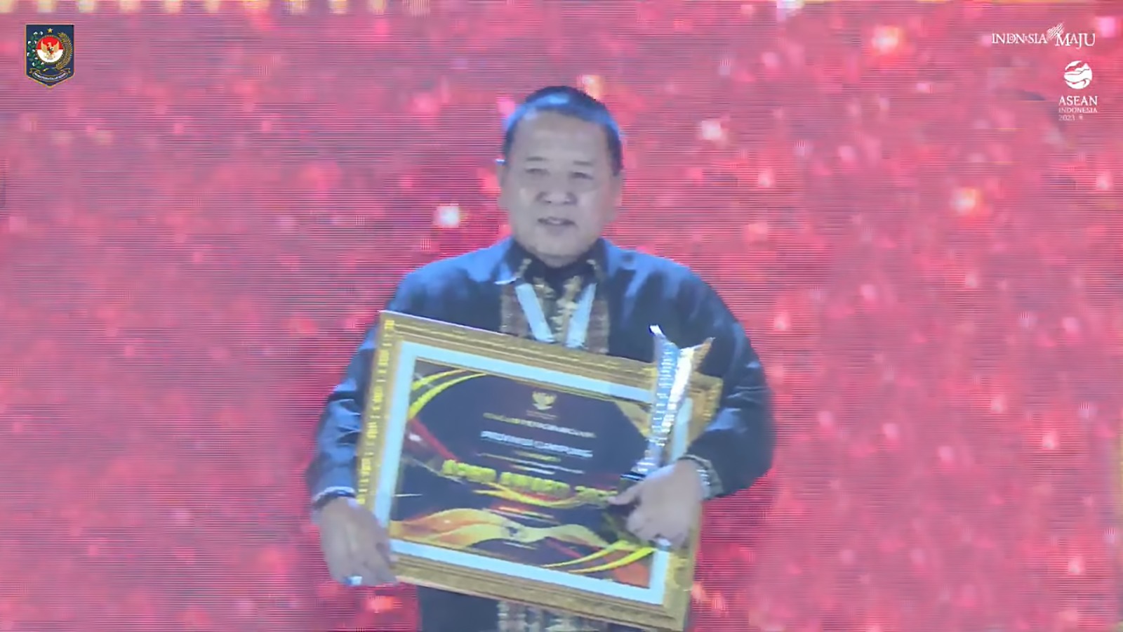 Gubernur Lampung Arinal Djunaidi menerima penghargaan dari Kementerian Dalam Negeri