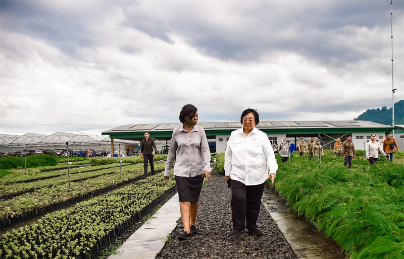 Kunjungan menteri LH Kongo diPusat Persemaian Modern Rumpin, Bogor, penanganan sampah TOSS di Klungkung dan Persemaian Mangrove di Bali.