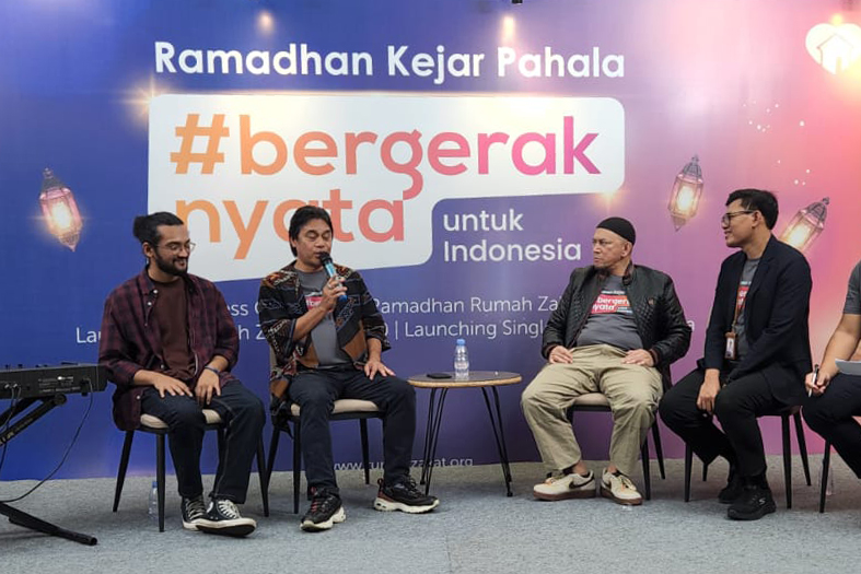 Konferensi pers program Ramadan dari Rumah Zakat di Jakarta, Selasa (21/3).