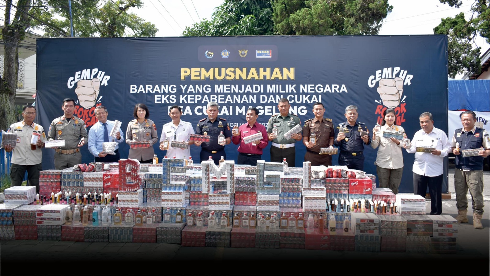 Bea Cukai lakukan pemusnahan barang yang menjadi milik negara eks hasil penindakan di Magelang, Jateng, pada Rabu (1/3/2023).