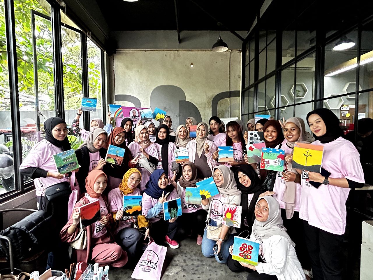 Srikandi Ganjar Sulawesi Selatan (Sulsel) menggelar Paint Your Feeling dan Talkshow Kesehatan Mental di Eatry & Coffee, di Somba Opu, Kabupa