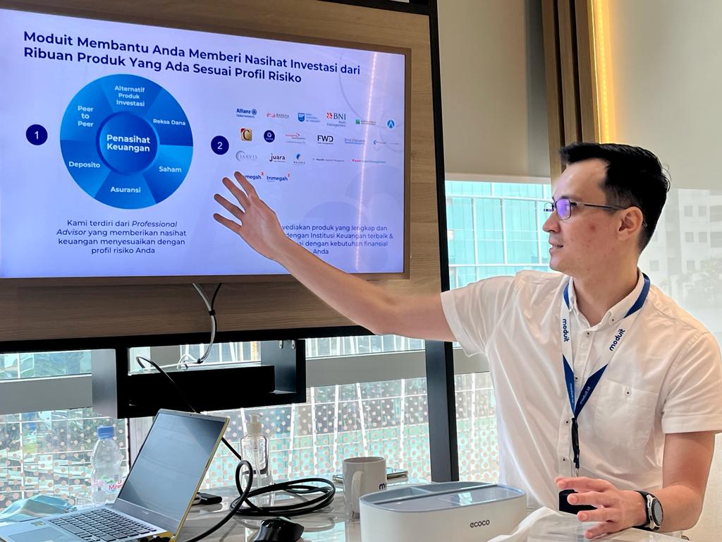 Dalam temu media di Jakarta, Manuel Adhy Purwanto selaku Head of Research Moduit memberi penjelasan.