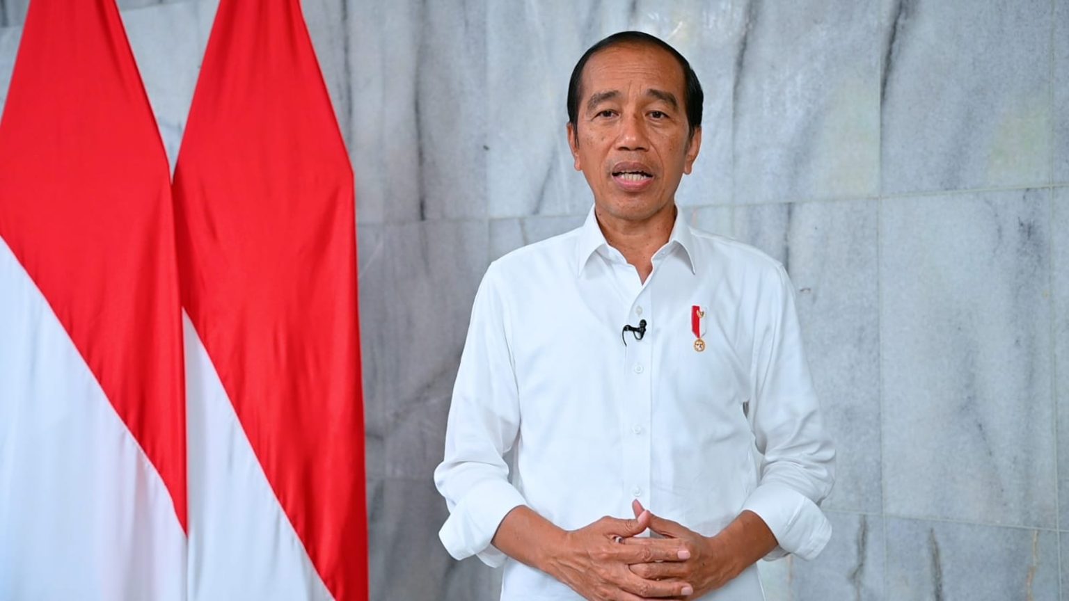 Presiden Joko Widodo (Jokowi) menyampaikan keterangan pasca pembatalan Indonesia sebagai tuan rumah Piala Dunia U-20 oleh FIFA