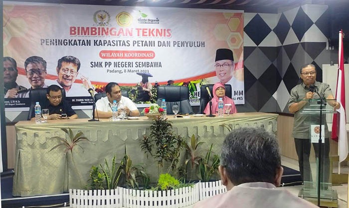 Bimtek dibuka legislator Hermanto, hadir Kepala SMKPPN Sembawa, Yudi Astoni