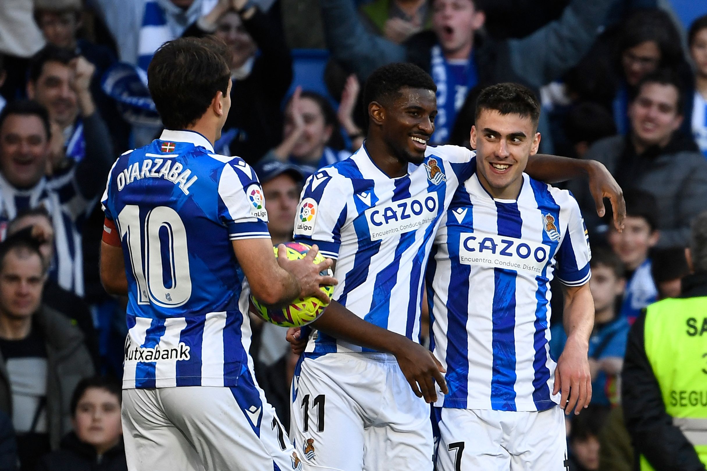 Para pemain Real Sociedad melakukan selebrasi usai mencetak gol ke gawang Elche di laga La Liga.