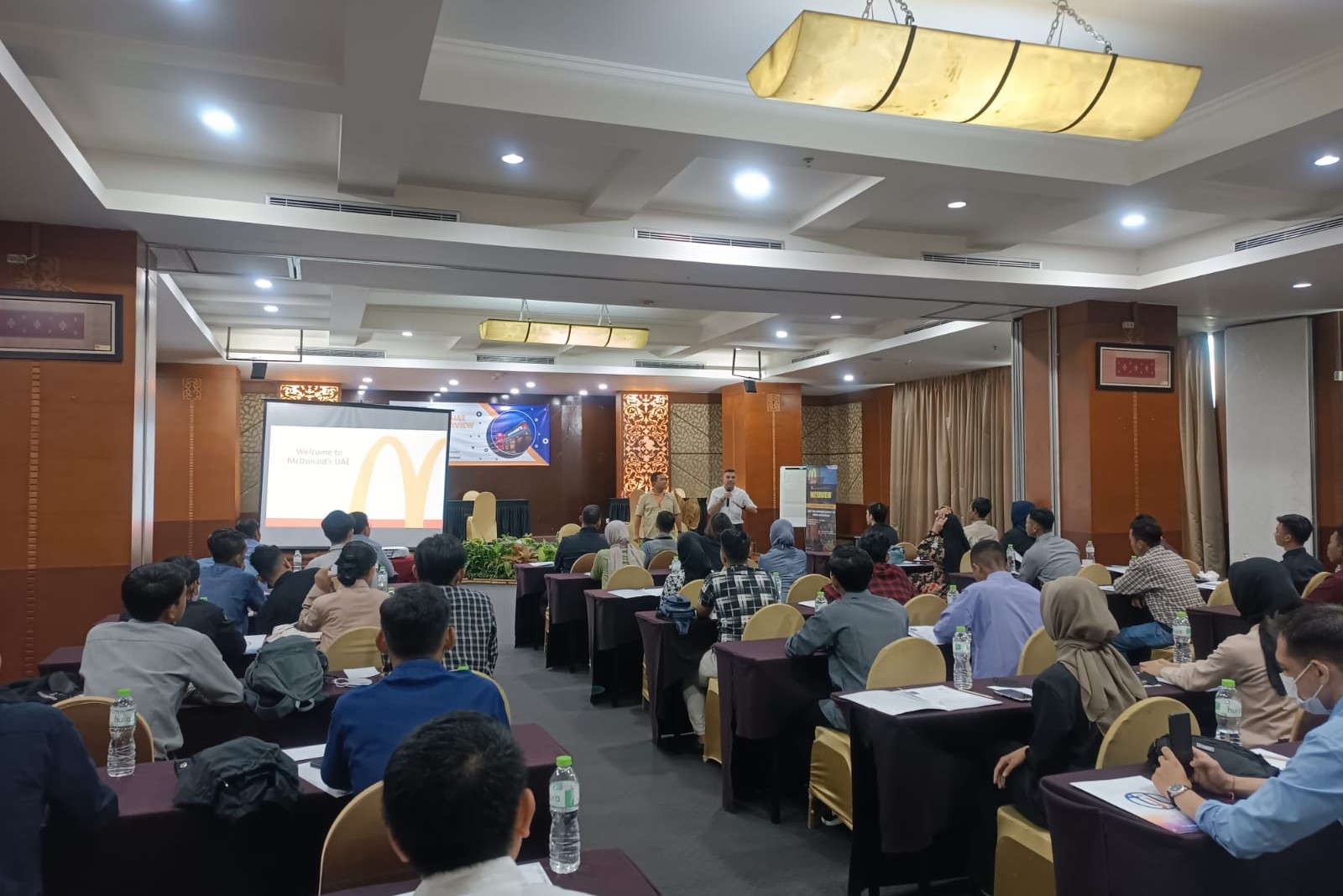 PT Timuraya Jaya Lestari (TJL) membuka pelaksanaan interviu calon tenaga kerja Indonesia untuk Mcdonalds (McD) di Dubai, Jakarta.