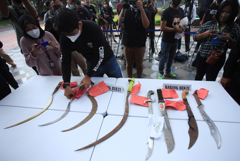 Ilustrasi senjata tajam