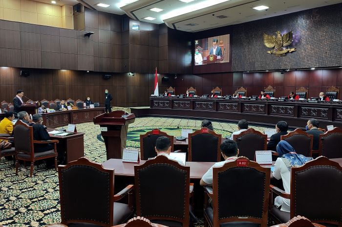 Yusril Ihza Mahendra menyampaikan pandangannya dalam sidang uji materiil terkait pemilhan umum di Mahkamah Konstitusi.