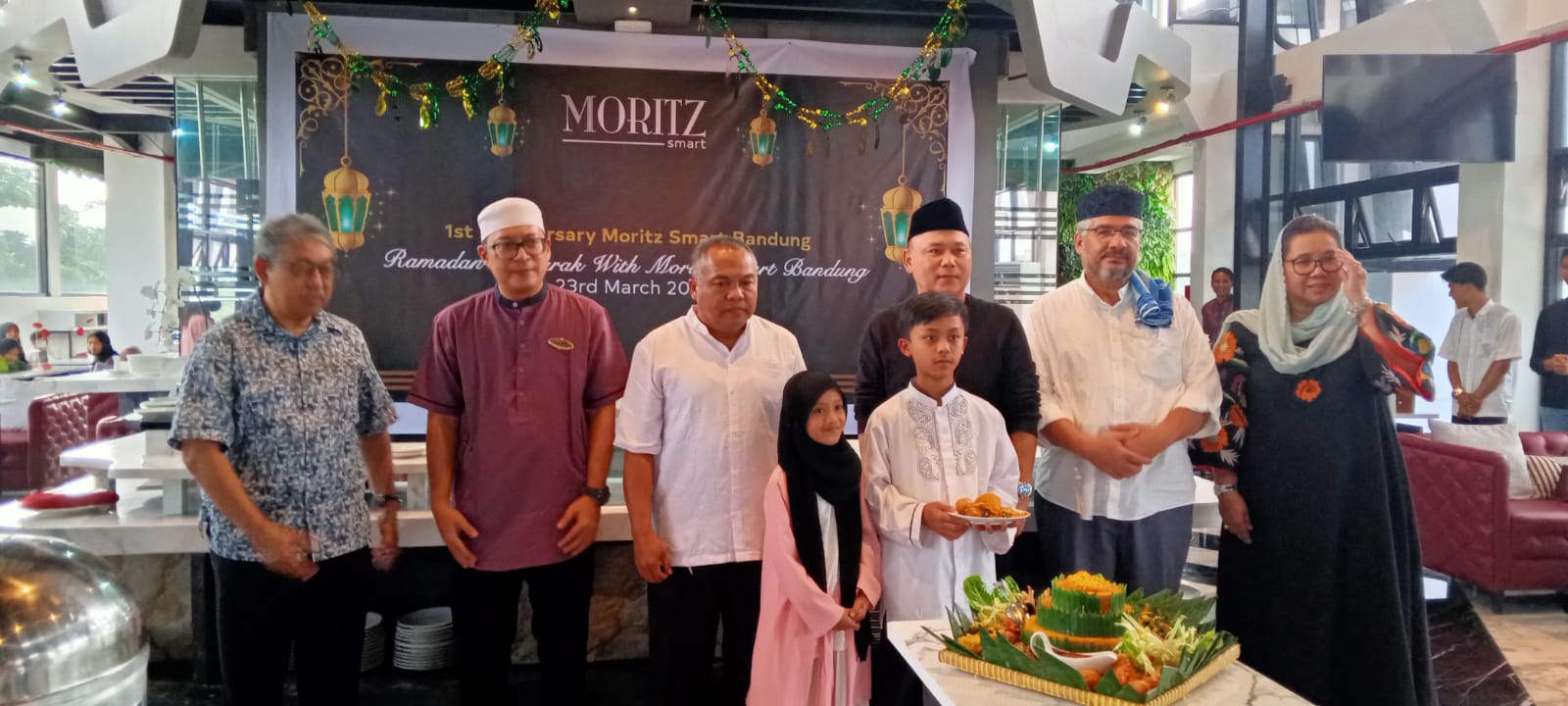  Moritz Smart Hotel Bandung merayakan hari ulang tahun pertamanya bersama anak-anak yatim piatu