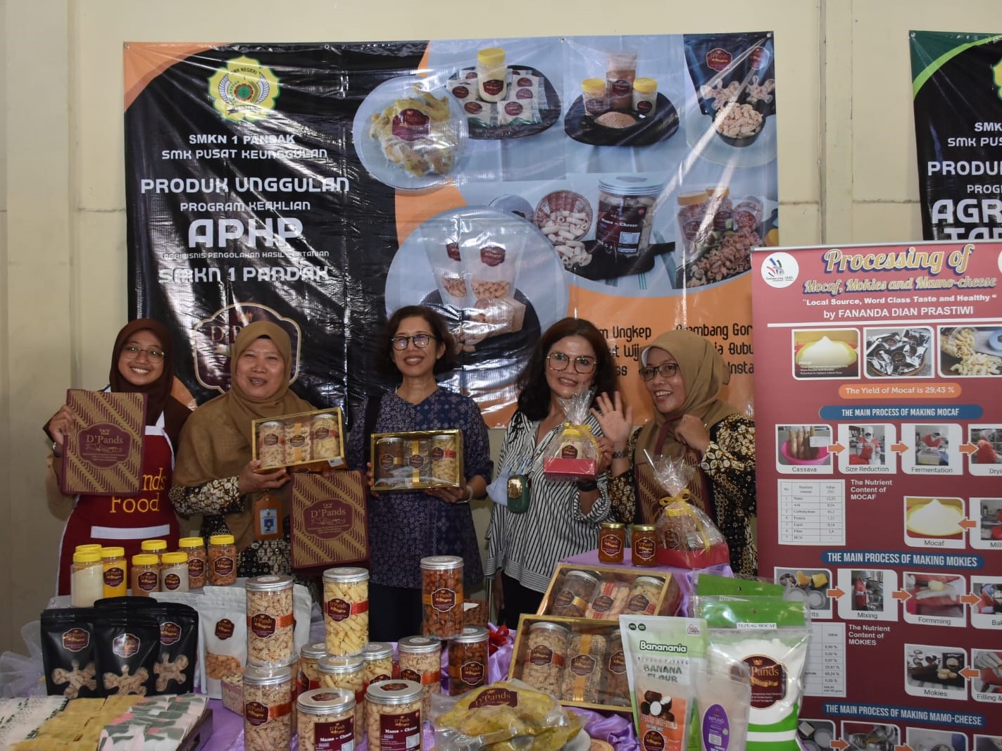 SMKN 1 Pandak dan SDN Ciren merupakan dua di antara 121 sekolah binaan Yayasan Pendidikan Astra-Michael D Ruslim (YPA-MDR). 
