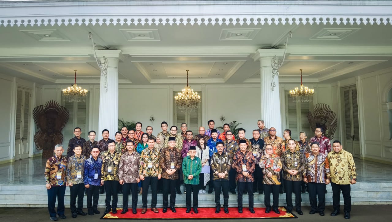 Foto bersama usai pembukaan Musyawarah Nasional (Munas) XI GAPKI oleh Wapres Ma'ruf Amin di Istana Wapres, Jumat (3/3).