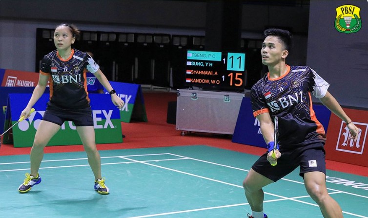 Ganda campuran Indonesia Amri Syahnawi/Winny Oktavina Kandow