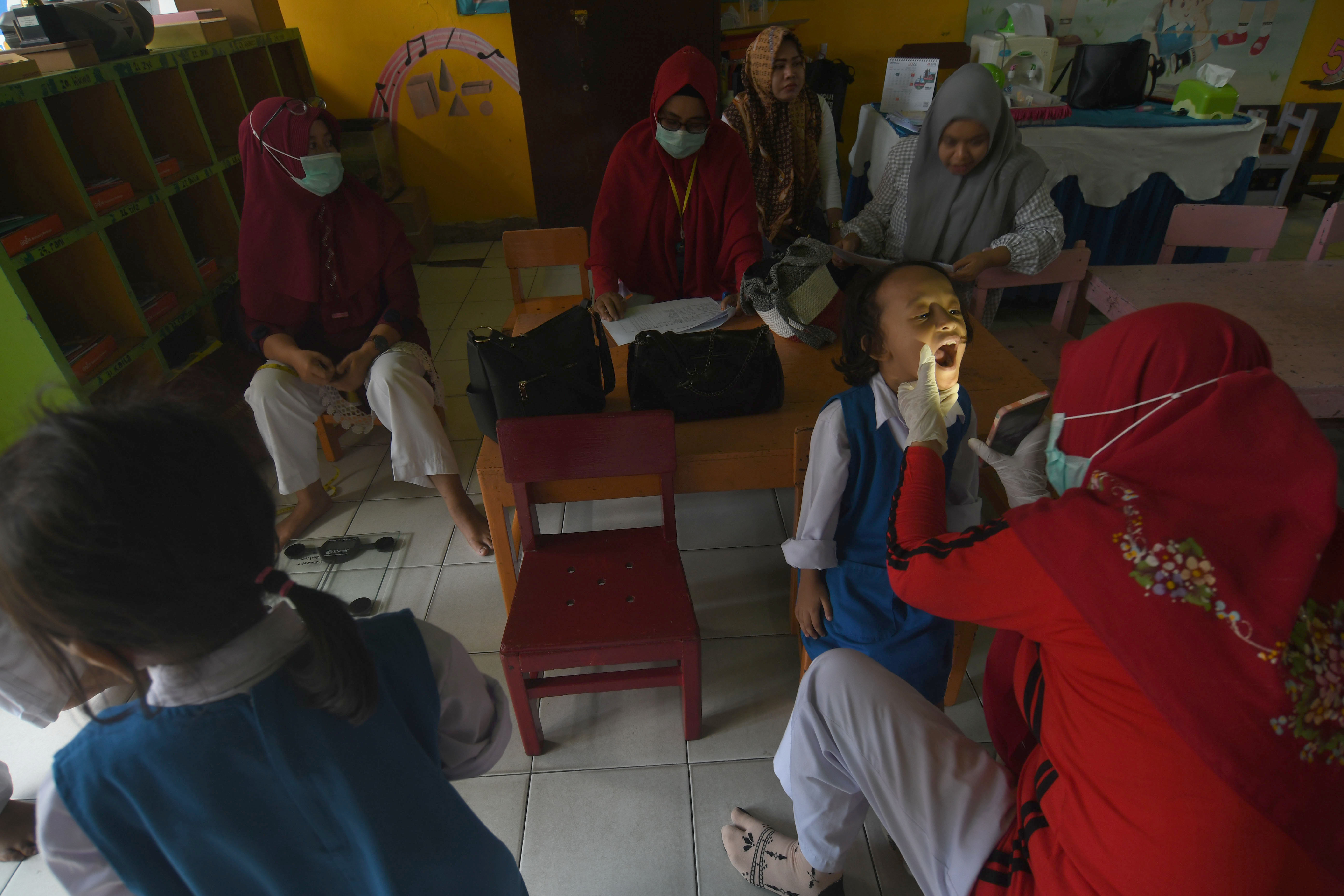 Pemeriksaan deteksi dini tumbuh kembang anak di Palu, Sulteng