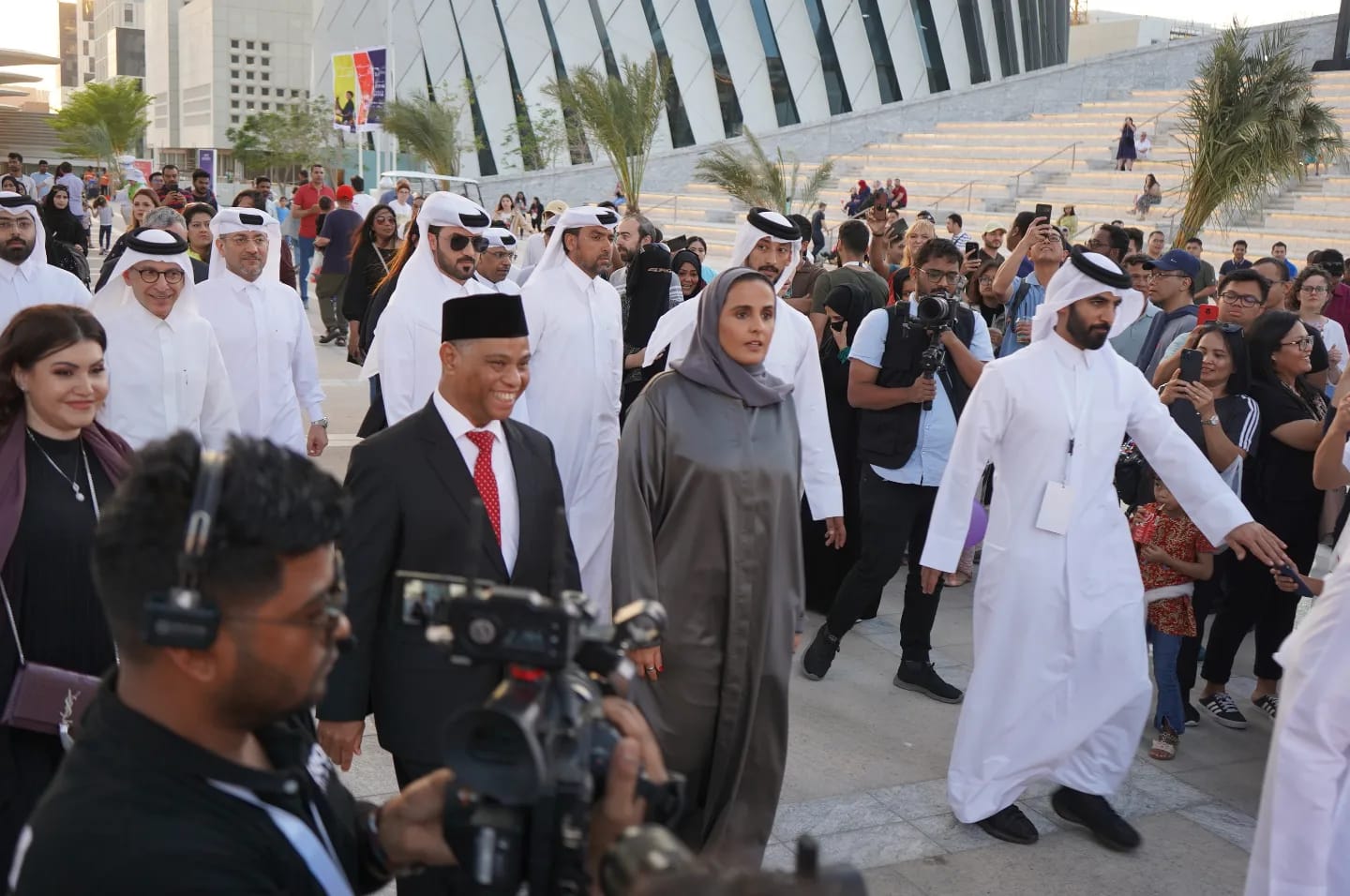 DUBES RI di Qatar Ridwan Hassan (berkopiah) bersama Chairperson Qatar Museums Sheikha Al Mayassa menyaksikan  gelaran QIFF di Qatar